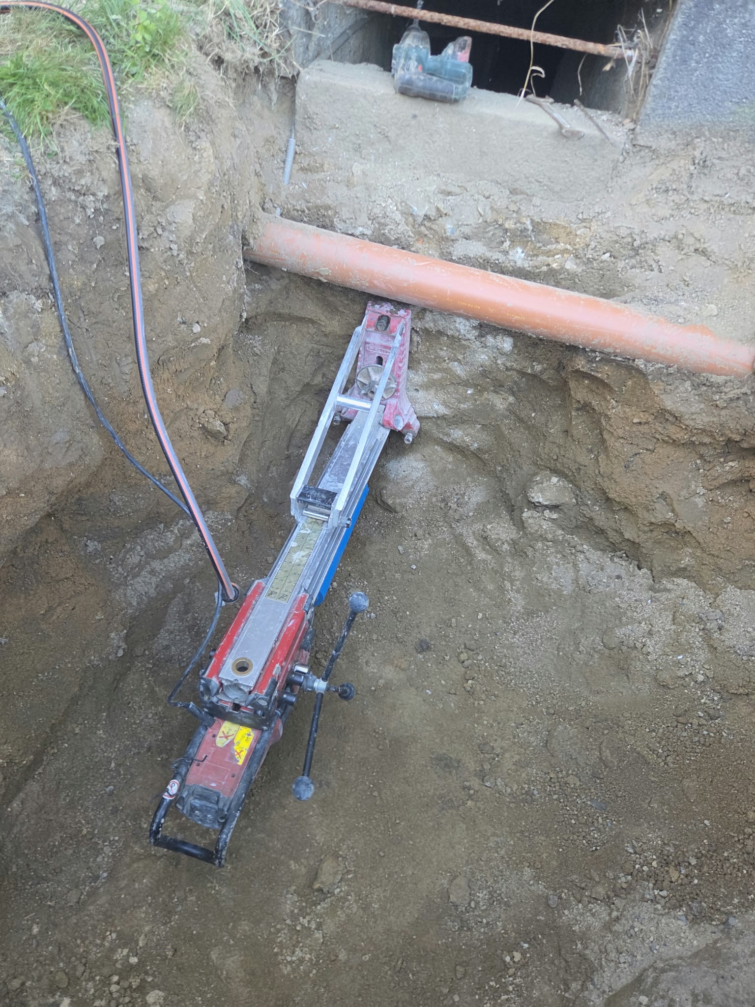 Jádrové vrtání skrz základ (3,1 m)